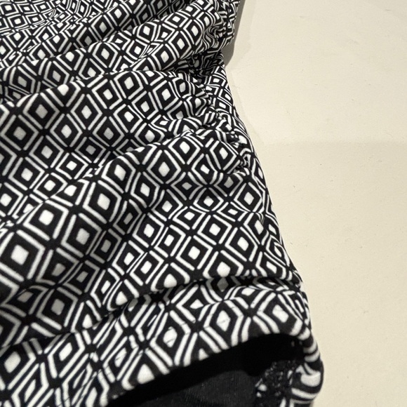 DKNY Bandeau Maillot One Piece Swimsuit Black & White Geometric Print size large - Picture 5 of 15